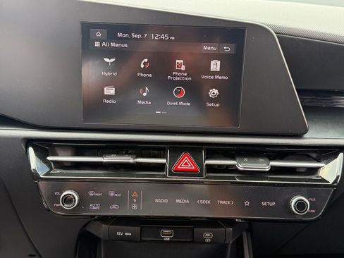 Used 2025 Kia Niro LX FWD image 33