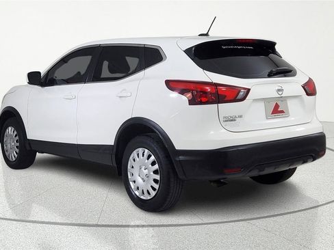 Used 2018 Nissan Rogue Sport S image 4