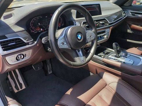 Used 2022 BMW 740i w/ M Sport Package RWD image 10