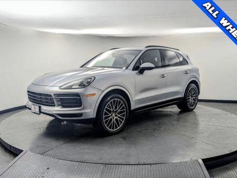 Used 2022 Porsche Cayenne w/ Premium Package image 2