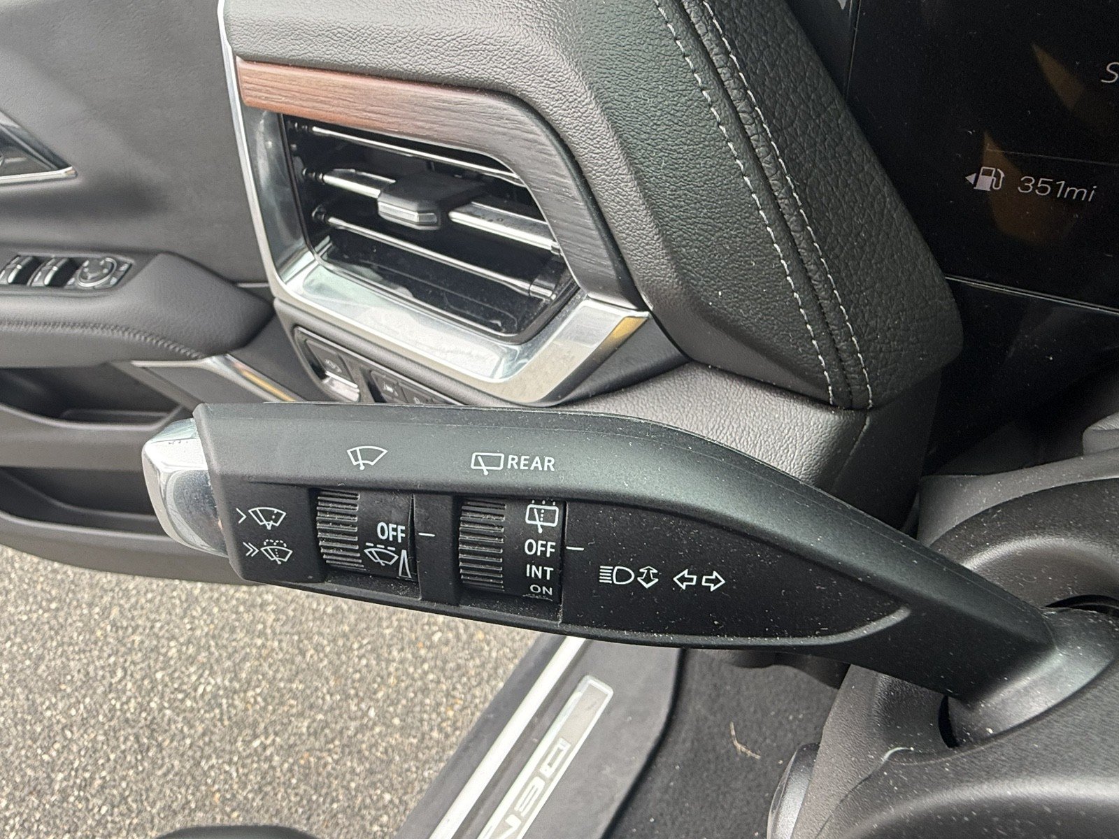 Used 2025 GMC Yukon XL Denali AWD/4WD image 18