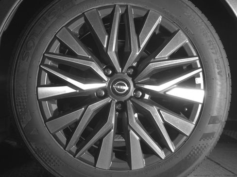 Used 2025 Nissan Altima 2.5 SV FWD image 14