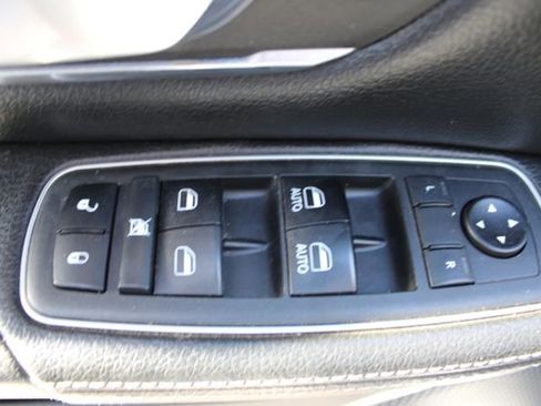 Used 2019 RAM 1500 Laramie AWD/4WD image 11