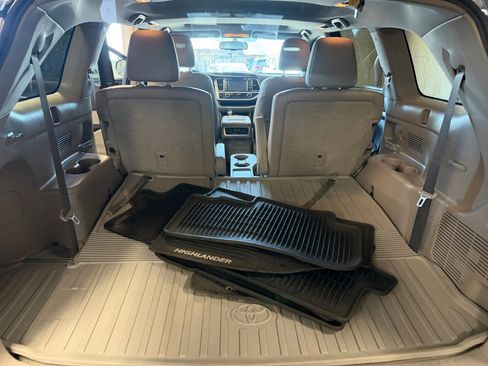 Used 2015 Toyota Highlander Limited AWD/4WD image 19