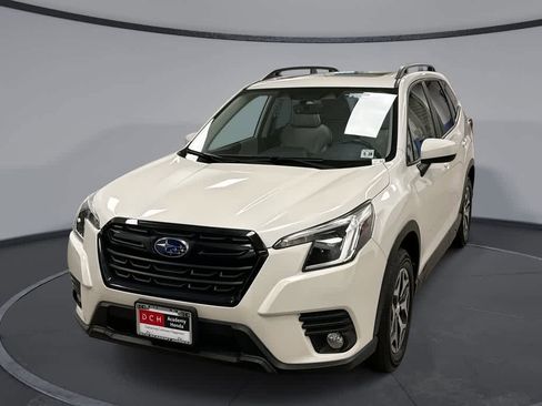 Used 2023 Subaru Forester Premium AWD/4WD image 1