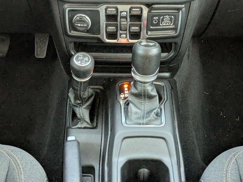 Used 2024 Jeep Wrangler Unlimited Sahara w/ Safety Group AWD/4WD image 21