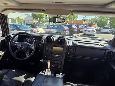 Used 2005 HUMMER H2 SUT w/ Preferred Equipment Group AWD/4WD image 19