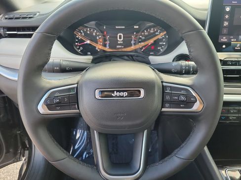 Used 2025 Jeep Compass Limited AWD/4WD image 18