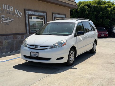 Used 2008 Toyota Sienna CE FWD image 2