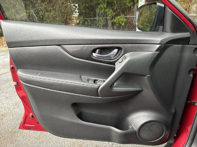 Used 2017 Nissan Rogue S FWD image 25