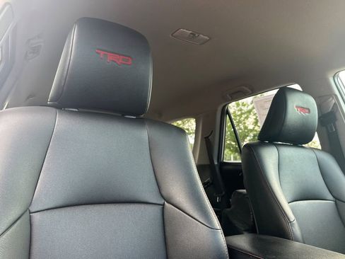 Used 2019 Toyota 4Runner TRD Off-Road Premium AWD/4WD image 17