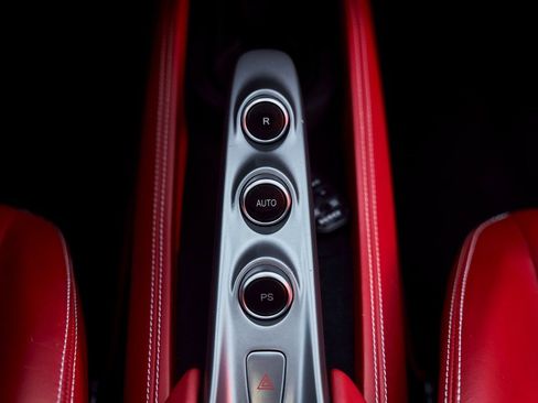 Used 2021 Ferrari F8 Tributo image 59