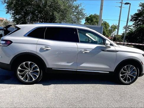 Used 2022 Lincoln Nautilus Reserve AWD/4WD image 4
