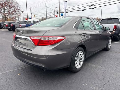 Used 2016 Toyota Camry LE image 3