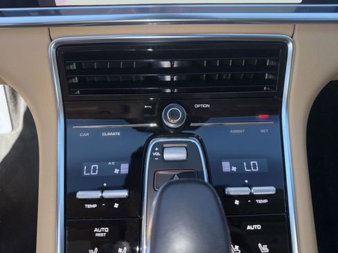 Used 2022 Porsche Panamera Platinum Edition image 25