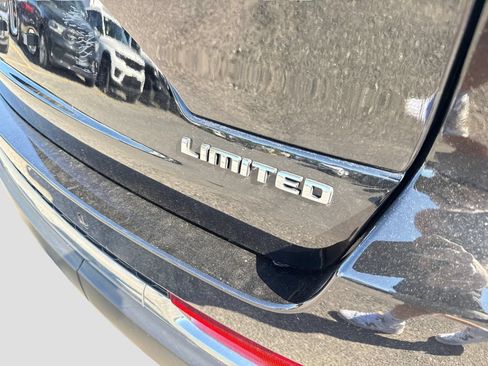 Used 2023 Jeep Grand Cherokee Limited AWD/4WD image 10