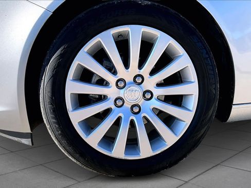 Used 2011 Buick Regal CXL image 11