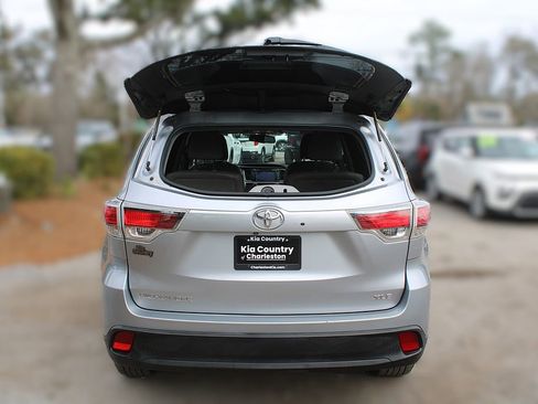 Used 2015 Toyota Highlander XLE image 10