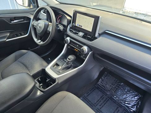 Used 2025 Toyota RAV4 XLE AWD/4WD image 10