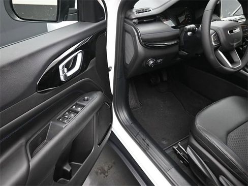 New 2026 Jeep Compass Latitude image 14