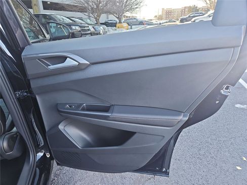 New 2026 Volkswagen Taos SE image 30