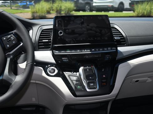 New 2026 Honda Odyssey Touring image 9