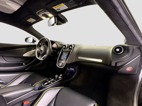 Used 2023 McLaren GT RWD image 15