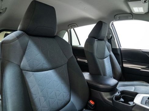 Used 2020 Toyota RAV4 XLE image 13