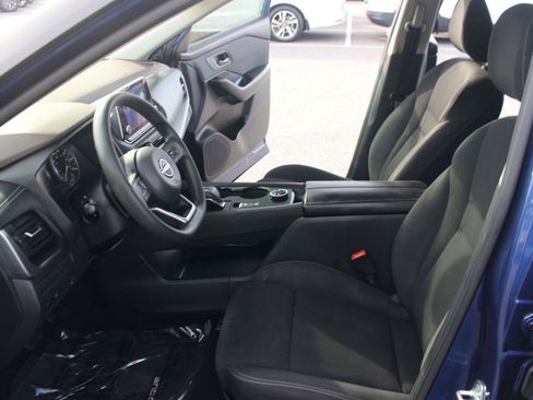 Used 2023 Nissan Rogue S AWD/4WD image 14