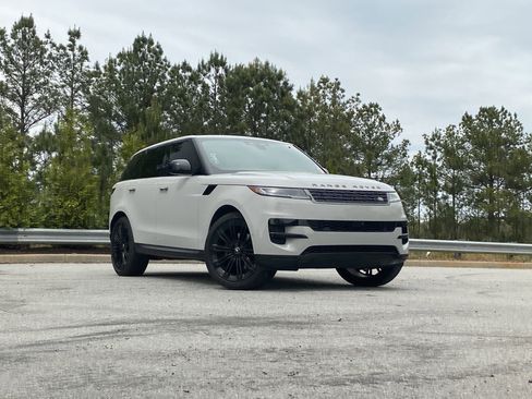 Used 2024 Land Rover Range Rover Sport SE image 2