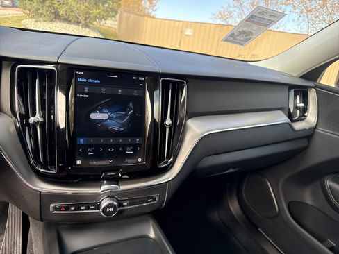 Used 2025 Volvo XC60 B5 Core image 13