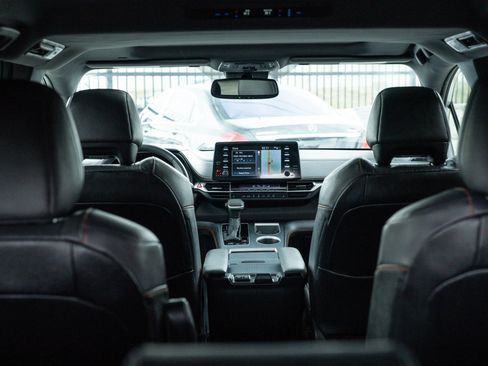 Used 2023 Toyota Sienna XSE FWD image 22
