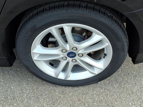 Used 2018 Ford Fusion SE w/ Fusion SE Technology Package image 8