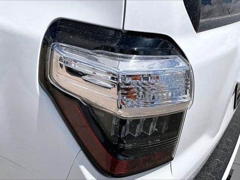 Used 2021 Toyota 4Runner SR5 Premium w/ Moonroof Package RWD image 28