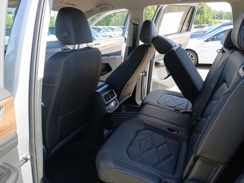 New 2026 Volkswagen Atlas SE FWD image 17