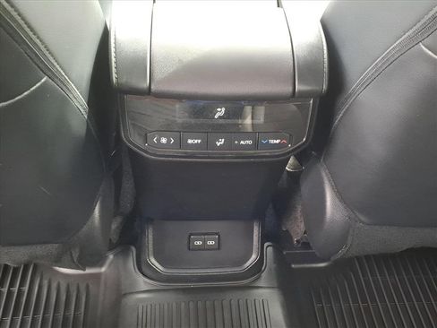 Used 2024 Toyota Highlander XLE image 21