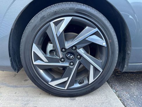 Used 2025 Hyundai Elantra SEL image 30