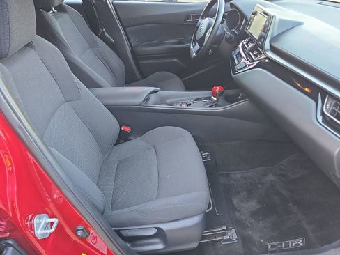 Used 2018 Toyota C-HR XLE image 21