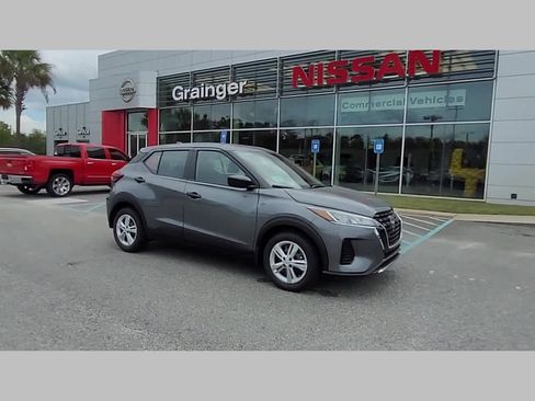 New 2025 Nissan Kicks Play S image 36