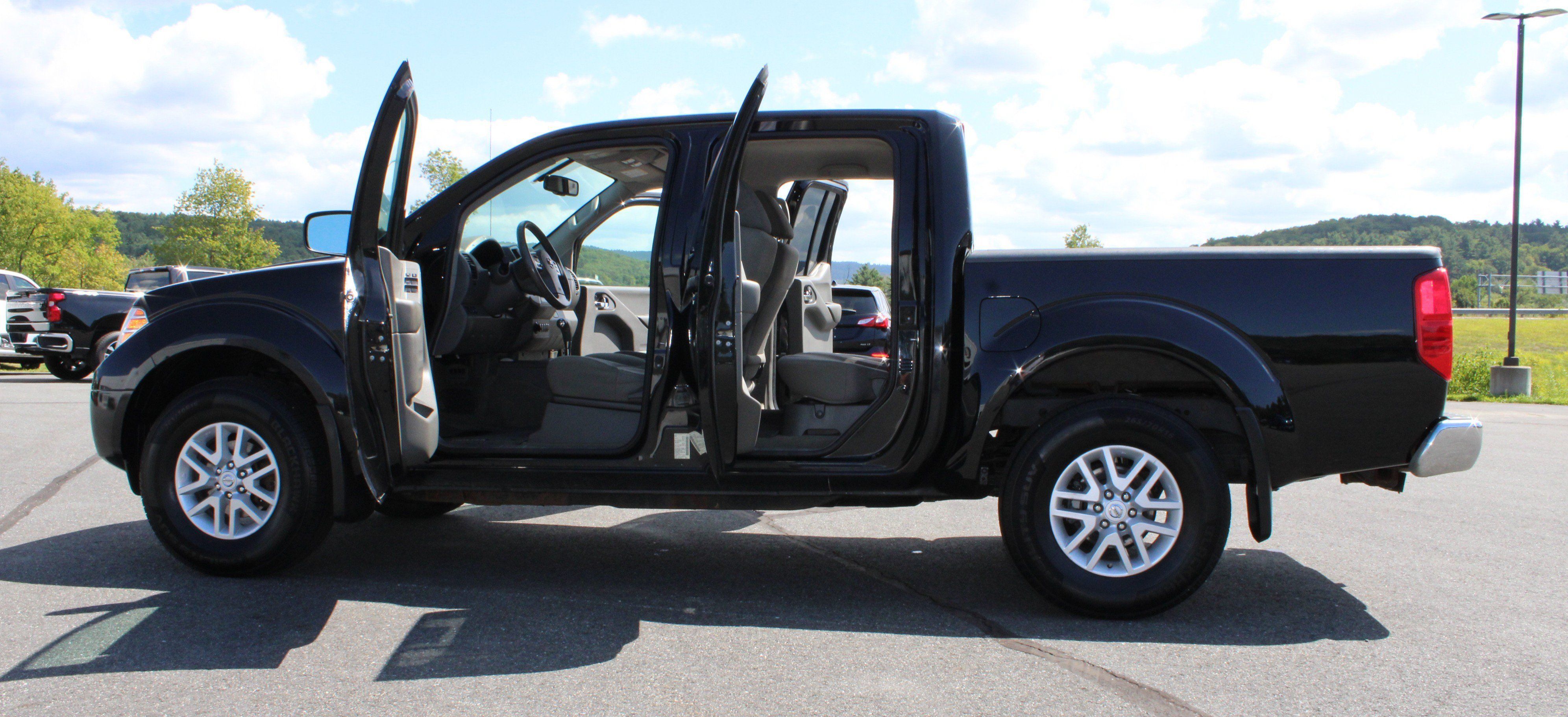 Used 2017 Nissan Frontier SV w/ SV Value Truck Package AWD/4WD image 16