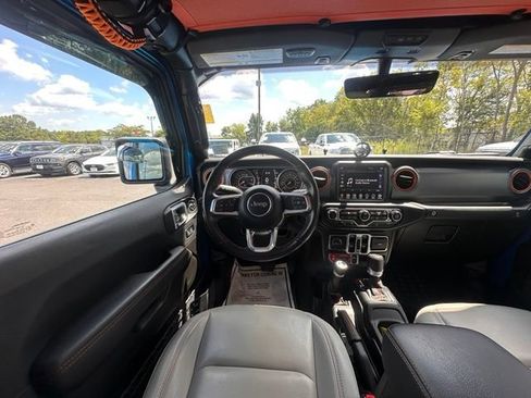 Used 2023 Jeep Gladiator Mojave w/ Cold Weather Group AWD/4WD image 18