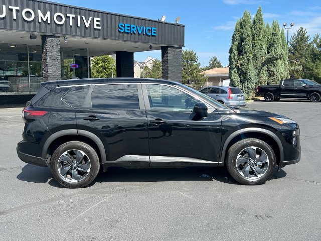 Used 2025 Nissan Rogue SV AWD/4WD image 2