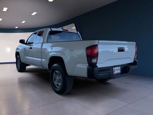 Used 2022 Toyota Tacoma SR image 3
