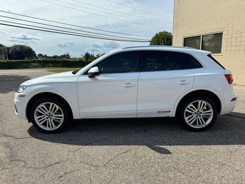 Used 2018 Audi Q5 2.0T Premium Plus w/ Premium Plus Package AWD/4WD image 5