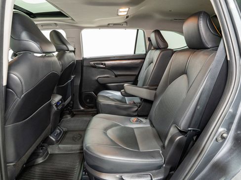 Used 2020 Toyota Highlander Limited image 30