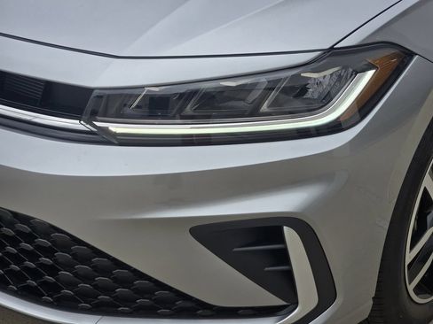 New 2026 Volkswagen Jetta SE FWD image 7