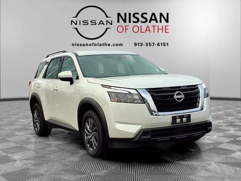 Certified 2024 Nissan Pathfinder SV image 30