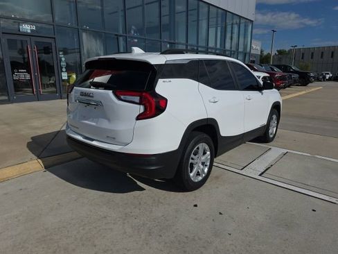 Used 2023 GMC Terrain SLE w/ Driver Convenience Package AWD/4WD image 4