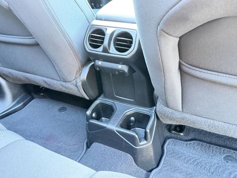 Used 2019 Jeep Wrangler Unlimited Sport S image 41