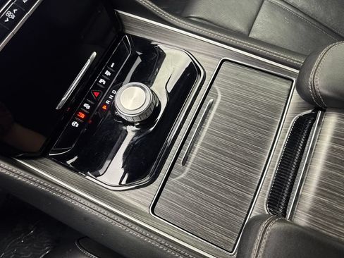 Used 2024 Jeep Wagoneer L Series II RWD image 72